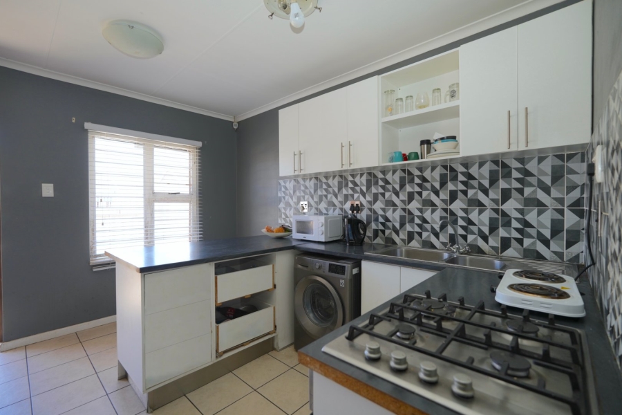 2 Bedroom Property for Sale in Pelican Park Western Cape